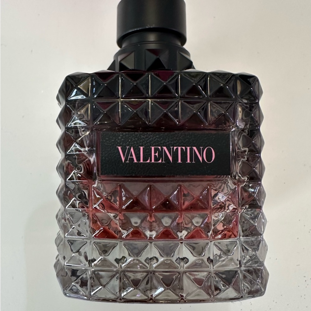 Valentino Donna Born in Roma Intense